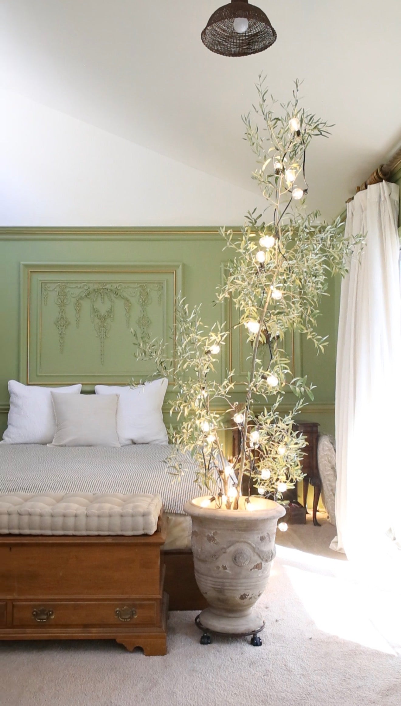 20 Ways to Create Depth in Small Spaces and Make Rooms Feel Bigger