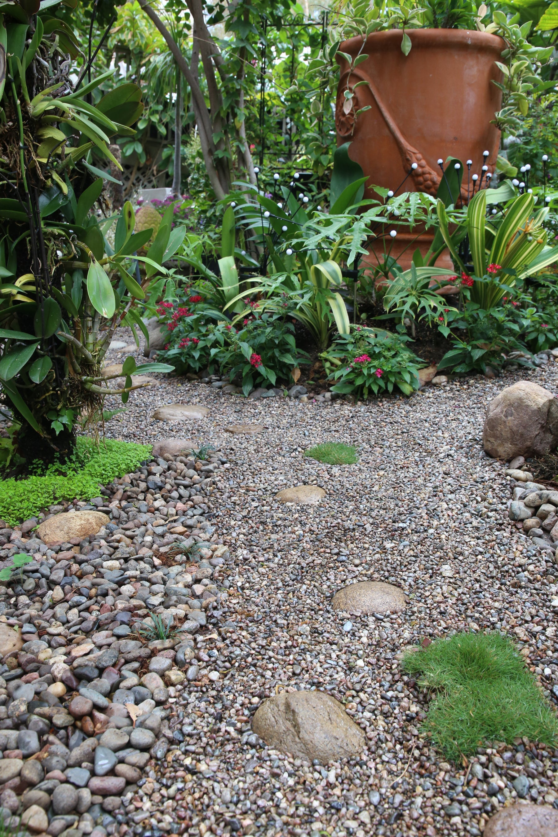 Garden ideas for small spaces / balcony gardening